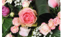 image d'une rose rose de la couronne de deuil Infinie Tendresse | Entrefleuristes
