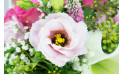  macro sur un lisianthus du Bouquet rond de fleurs Lily Rose | Entrefleuristes