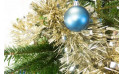  zoom sur la décoration du Sapin de Noël Décoré Bleu et Or | Entrefleuristes