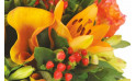 Zoom sur les lys et callas orange | Entrefleuristes