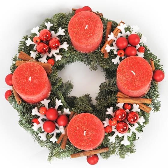 image de la Couronne de l'avent Un Hiver au Pays Basque | Entrefleuristes image de la Couronne de l'avent Un Hiver au Pays Basque | Entrefleuristes