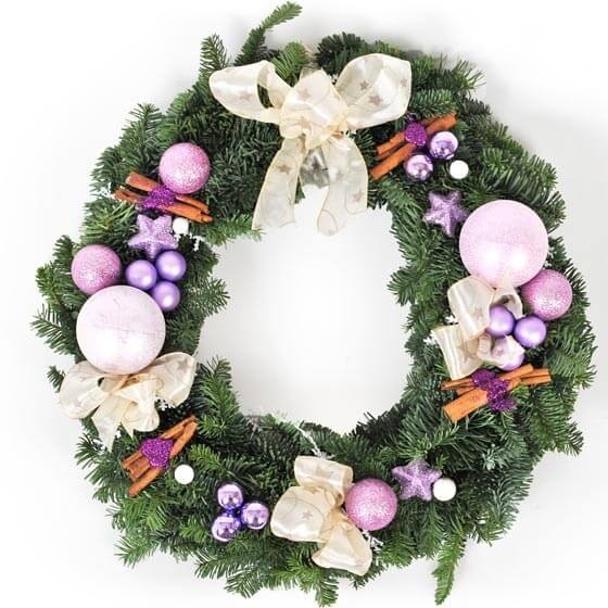 image de la Couronne de Noël Un Hiver en Bretagne | Entrefleuristes image de la Couronne de Noël Un Hiver en Bretagne | Entrefleuristes