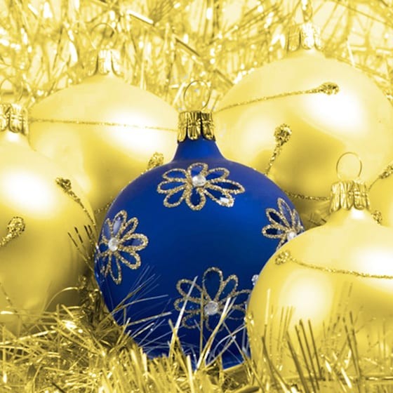 image du Sapin Floqué Décoré Bleu et Or | Entrefleuristes image du Sapin Floqué Décoré Bleu et Or | Entrefleuristes