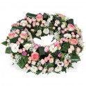 image de la couronne de fleurs rose & blanche Infinie Tendresse | Entrefleuristes