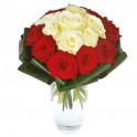 Image de Capri, bouquet de roses rouges et blanches - Entrefleuristes