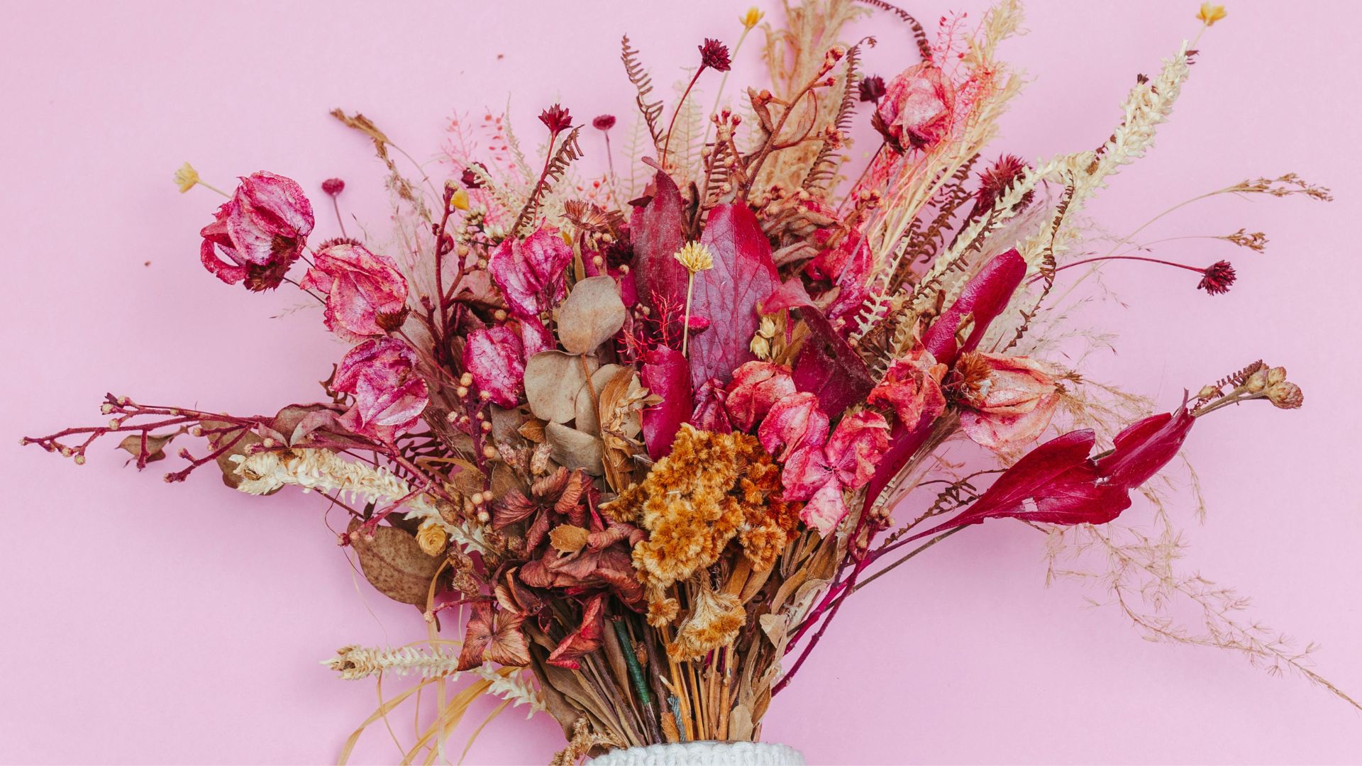 séchage de bouquets de fleurs à l’air libre
